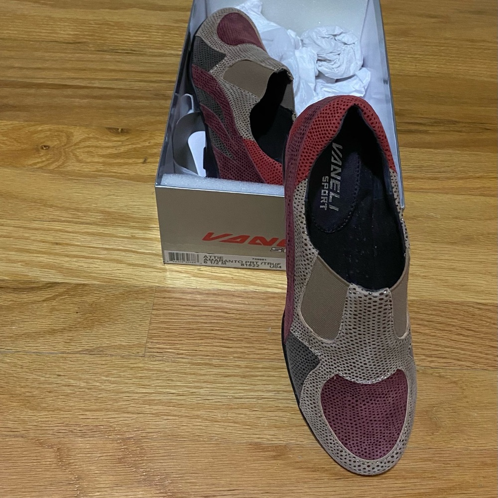 Vaneli Attie slip-on loafer size 6 new with box